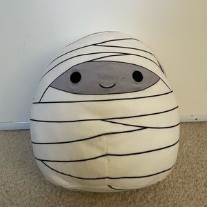 8” Milo the Mummy squishmallow NWT